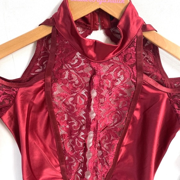 (A9) NEW Frederick’s of Hollywood lace bodysuit in burgundy, Size Small, NWOT - Picture 3 of 9